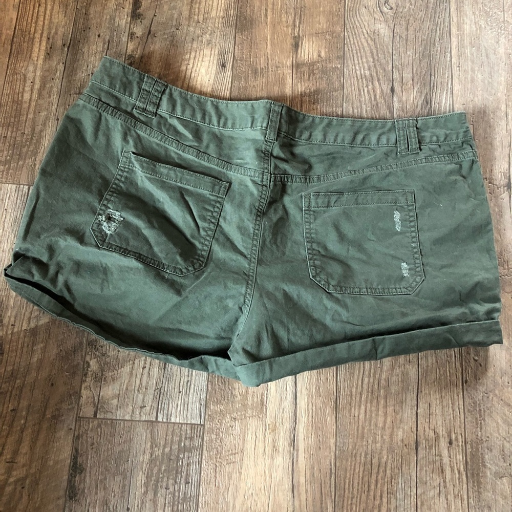 Mid Rise Shorts - Picture 3 of 4
